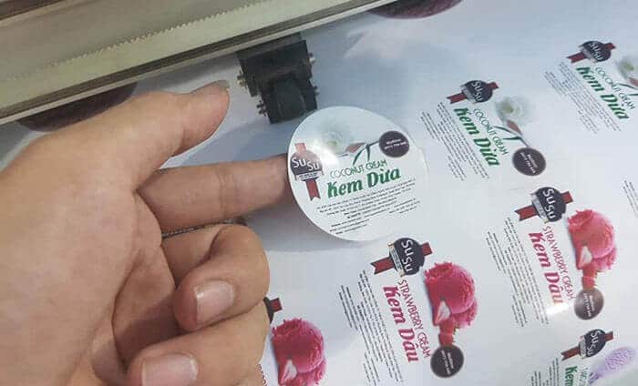 Hình Ảnh In Decal Sữa Được Sử Dụng Trên Xe Hơi