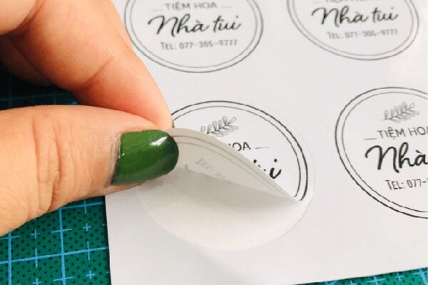 Ứng Dụng Của In Decal Nhựa Sữa Trong Quảng Cáo